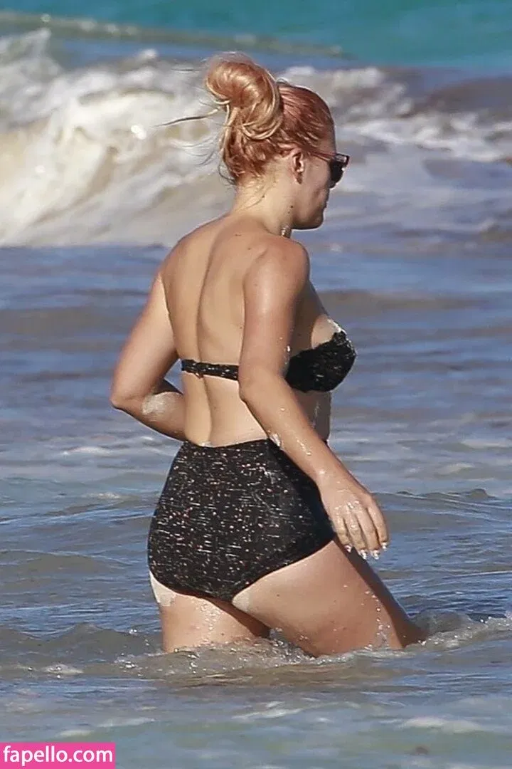 Busy Phillips Onlyfans Photo Gallery 