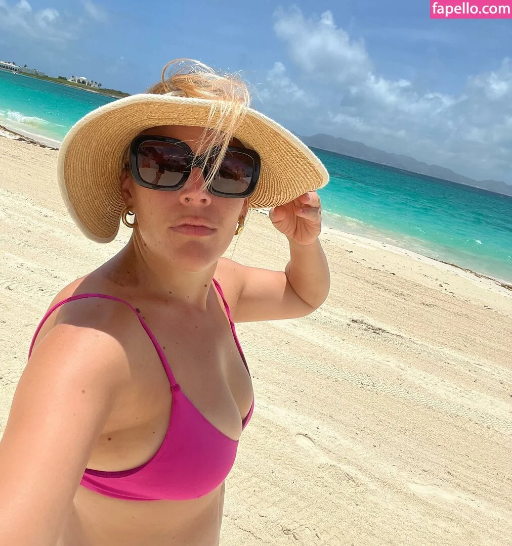 Busy Phillips Onlyfans Photo Gallery 