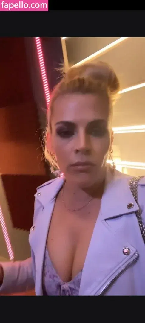 Busy Phillips Onlyfans Photo Gallery 