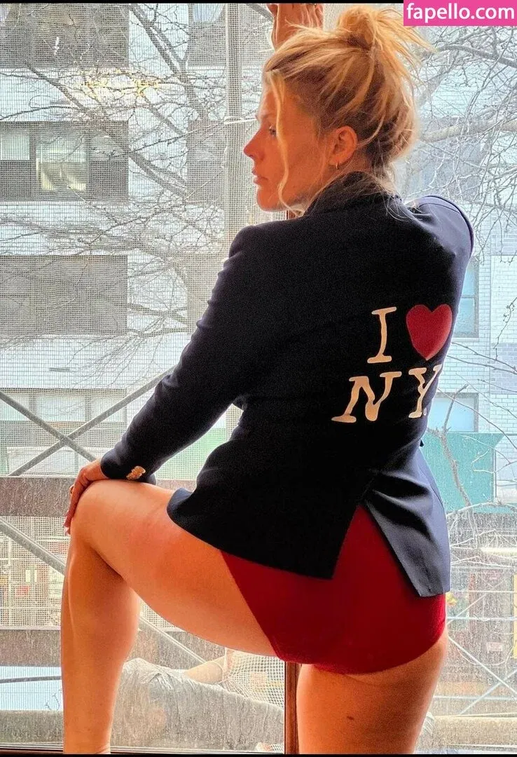 Busy Phillips Onlyfans Photo Gallery 