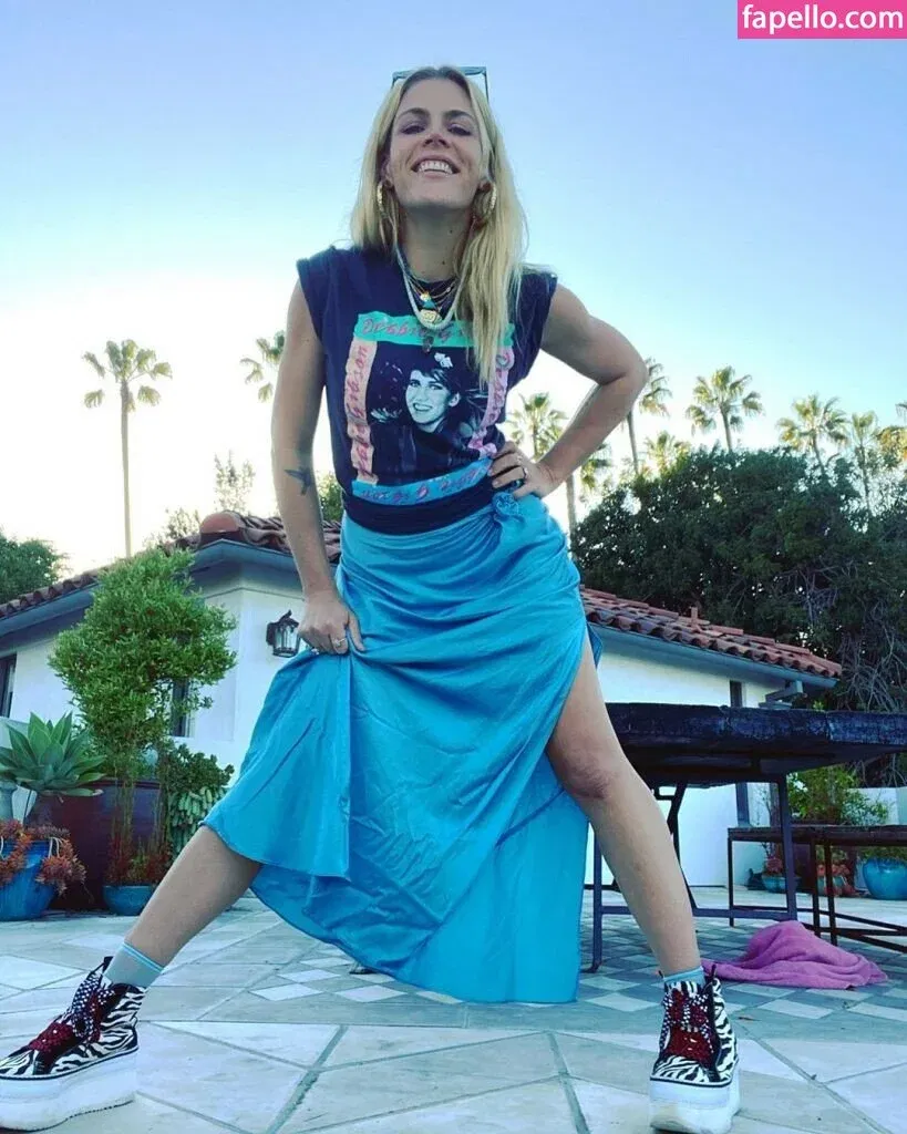 Busy Phillips Onlyfans Photo Gallery 