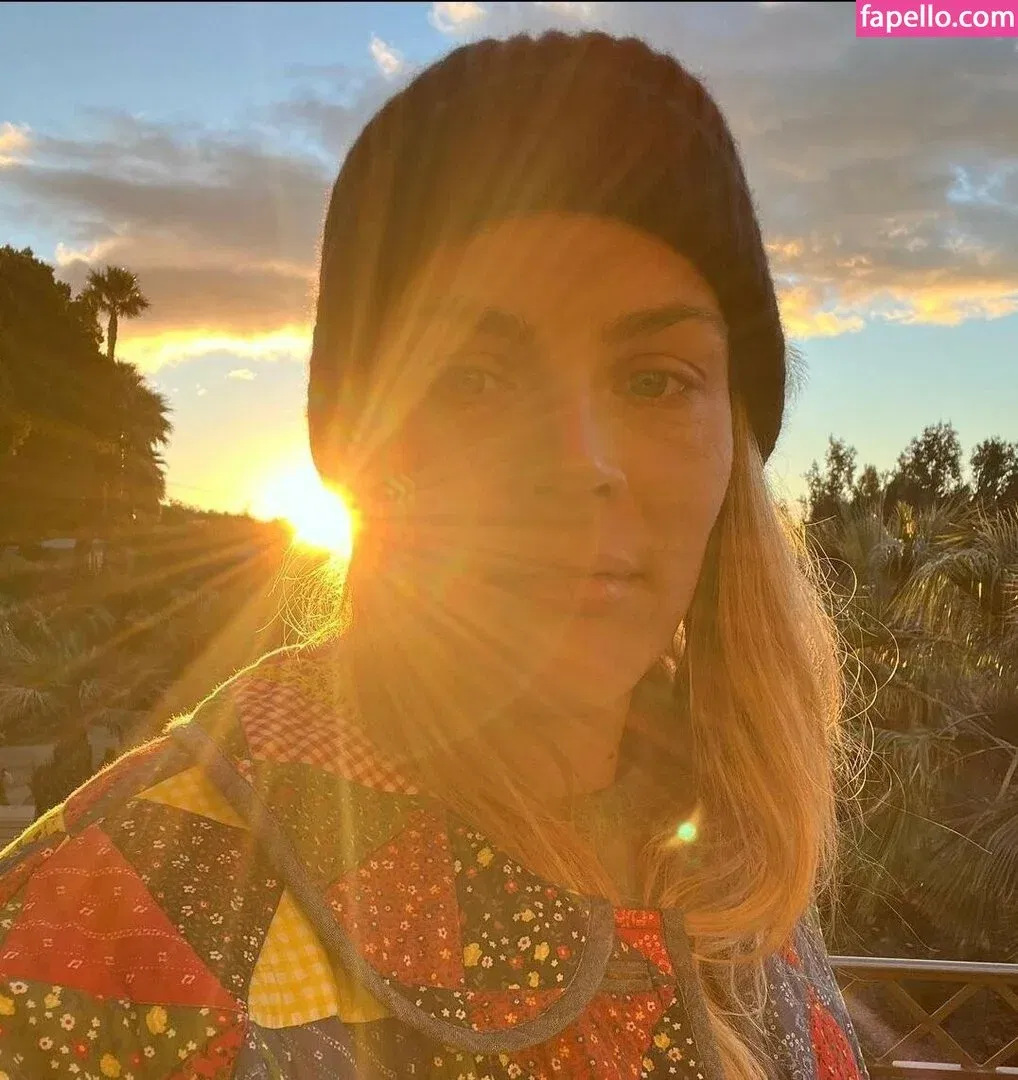 Busy Phillips Onlyfans Photo Gallery 