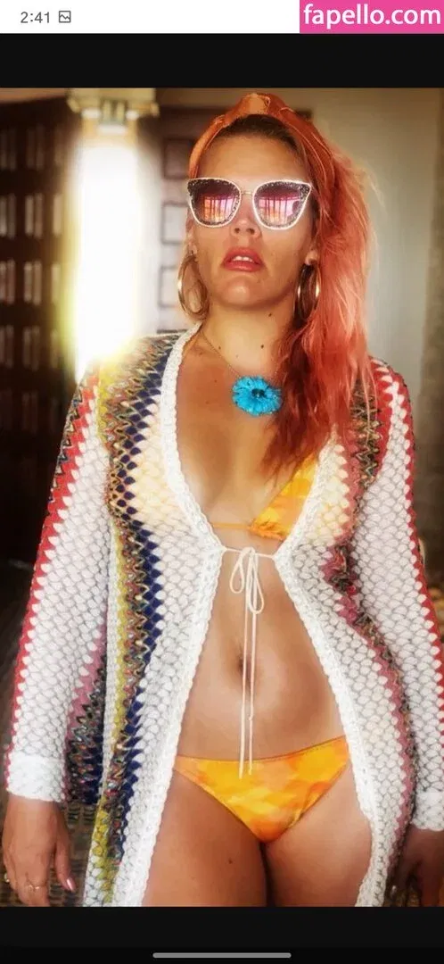 Busy Phillips Onlyfans Photo Gallery 