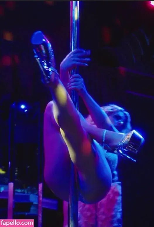 Busy Phillips Onlyfans Photo Gallery 