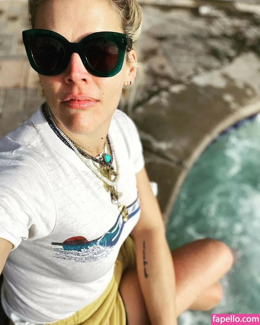 Busy Phillips Onlyfans Photo Gallery 