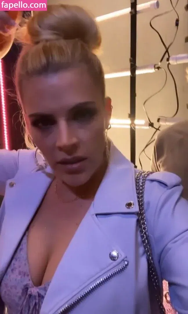 Busy Phillips Onlyfans Photo Gallery 