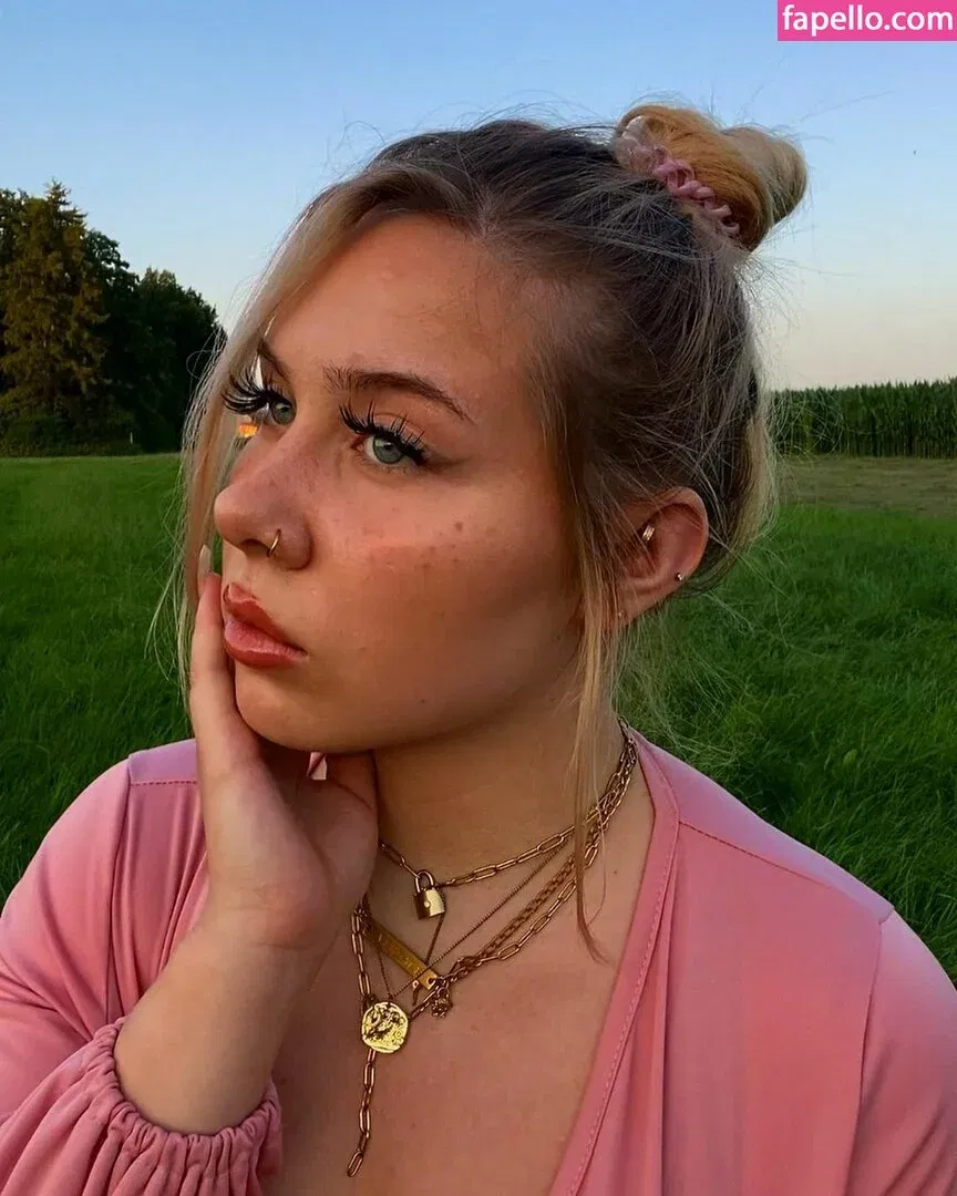 Stefanie Onlyfans Photo Gallery 