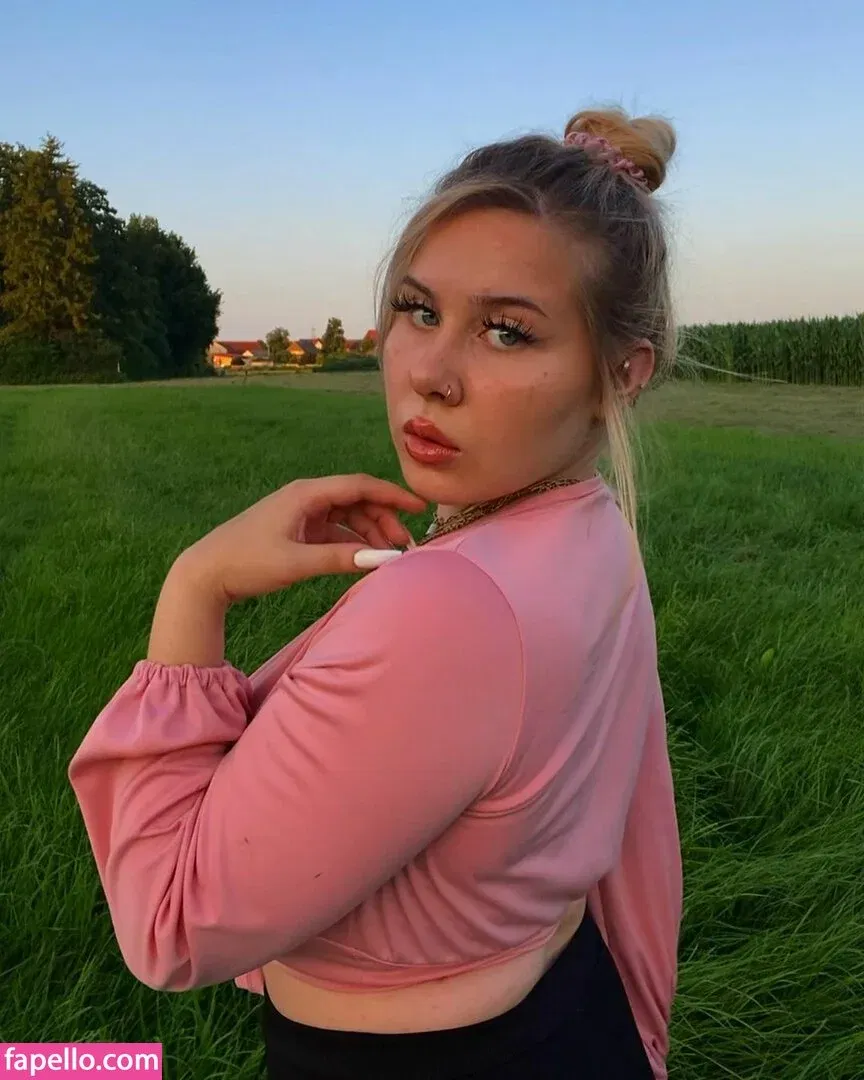 Stefanie Onlyfans Photo Gallery 