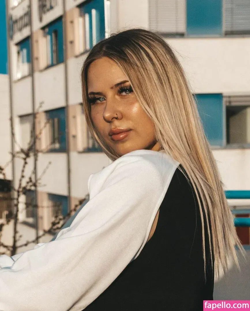 Stefanie Onlyfans Photo Gallery 