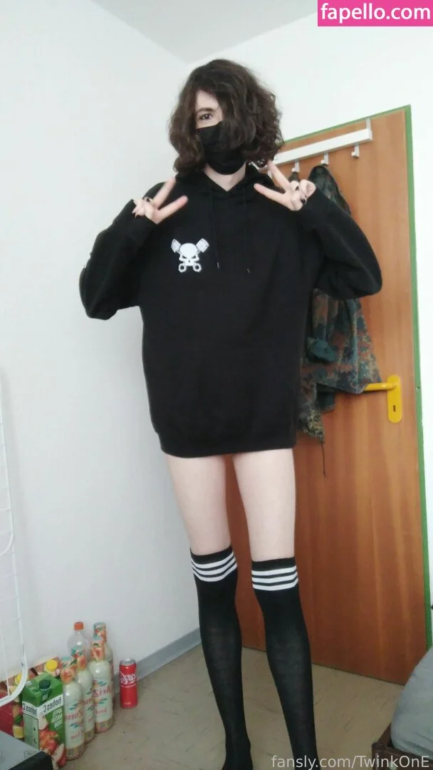 TwinkOnE Onlyfans Photo Gallery 