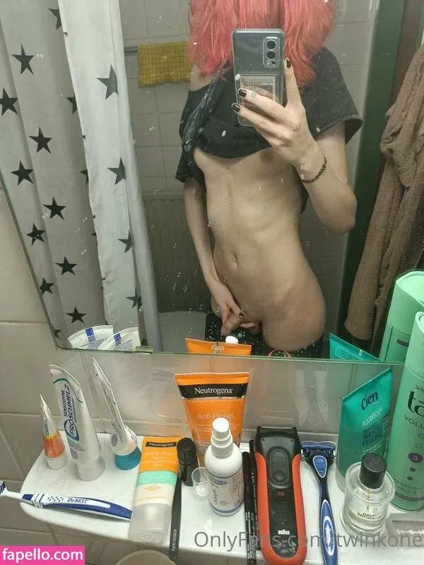 TwinkOnE Onlyfans Photo Gallery 