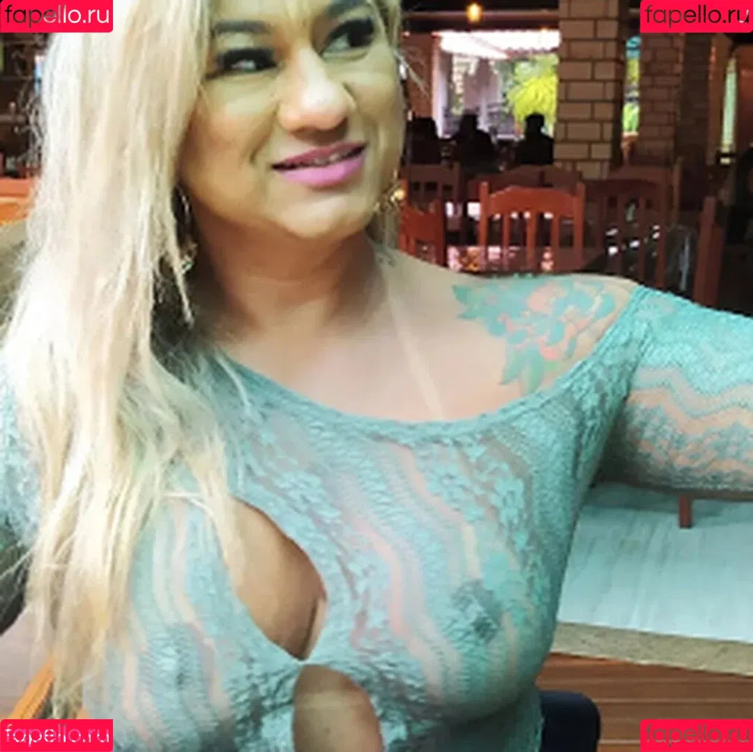Esther Exhib Onlyfans Photo Gallery 