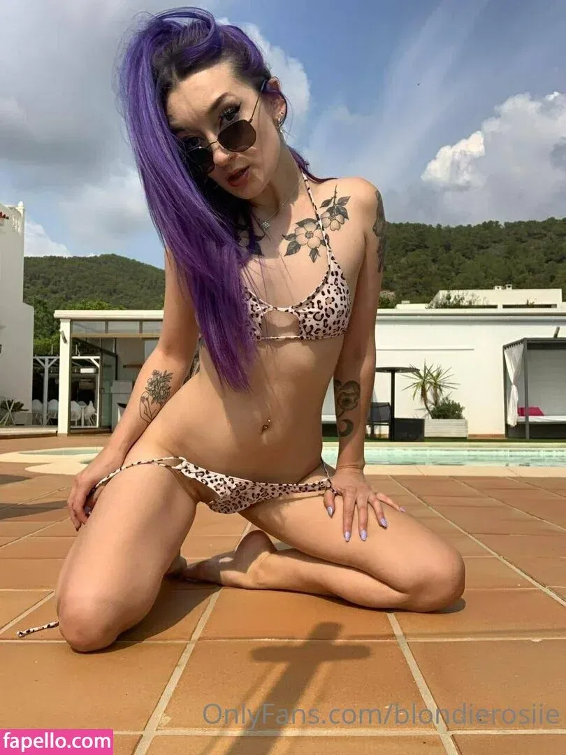 blondierosiie Onlyfans Photo Gallery 