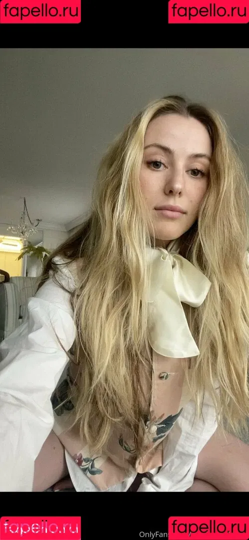 carolinecalloway Onlyfans Photo Gallery 