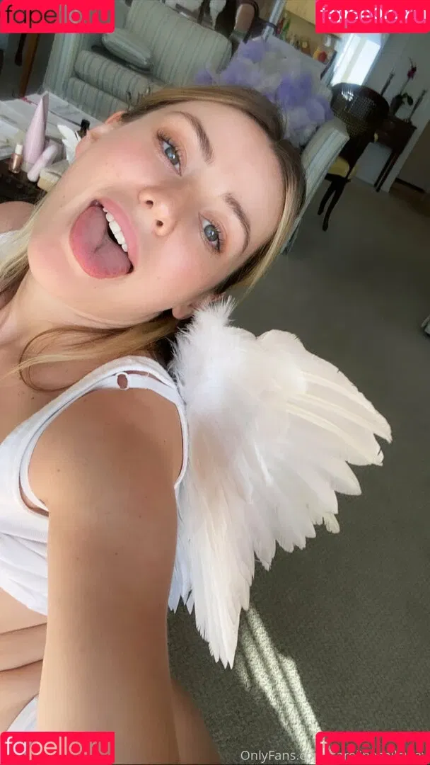 carolinecalloway Onlyfans Photo Gallery 