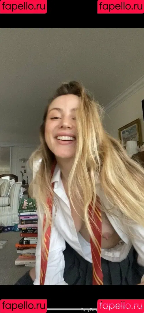 carolinecalloway Onlyfans Photo Gallery 