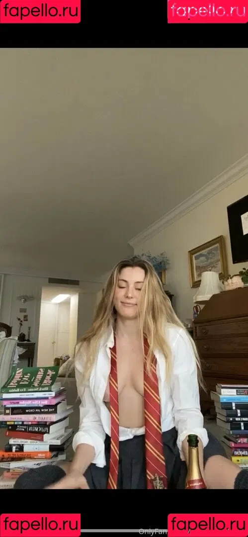 carolinecalloway Onlyfans Photo Gallery 