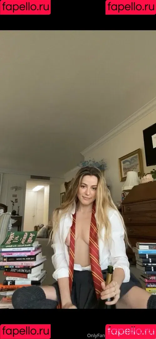 carolinecalloway Onlyfans Photo Gallery 