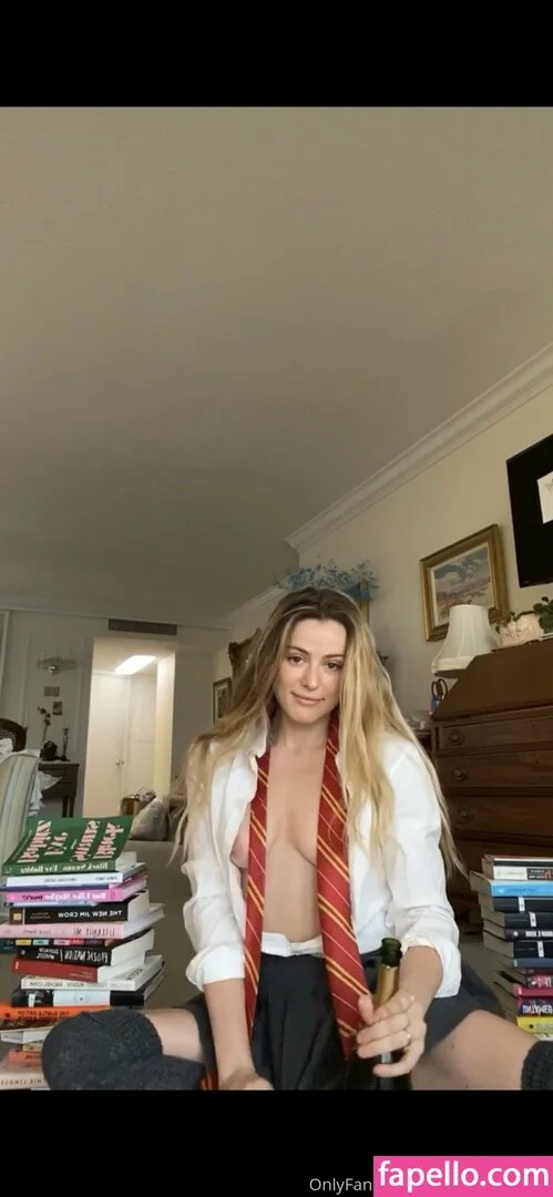 carolinecalloway Onlyfans Photo Gallery 