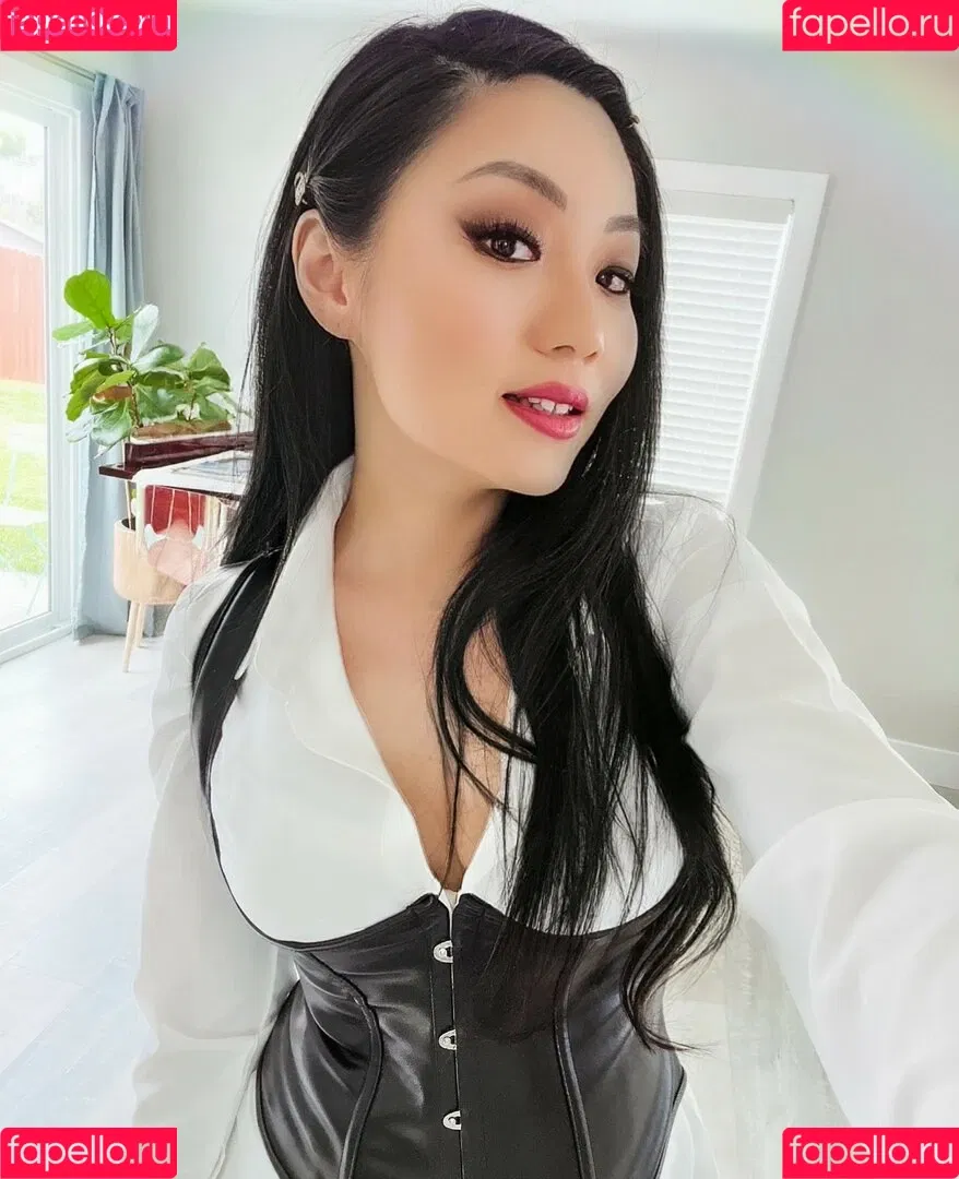 Tina Guo Onlyfans Photo Gallery 