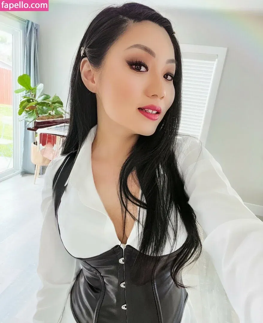 Tina Guo Onlyfans Photo Gallery 