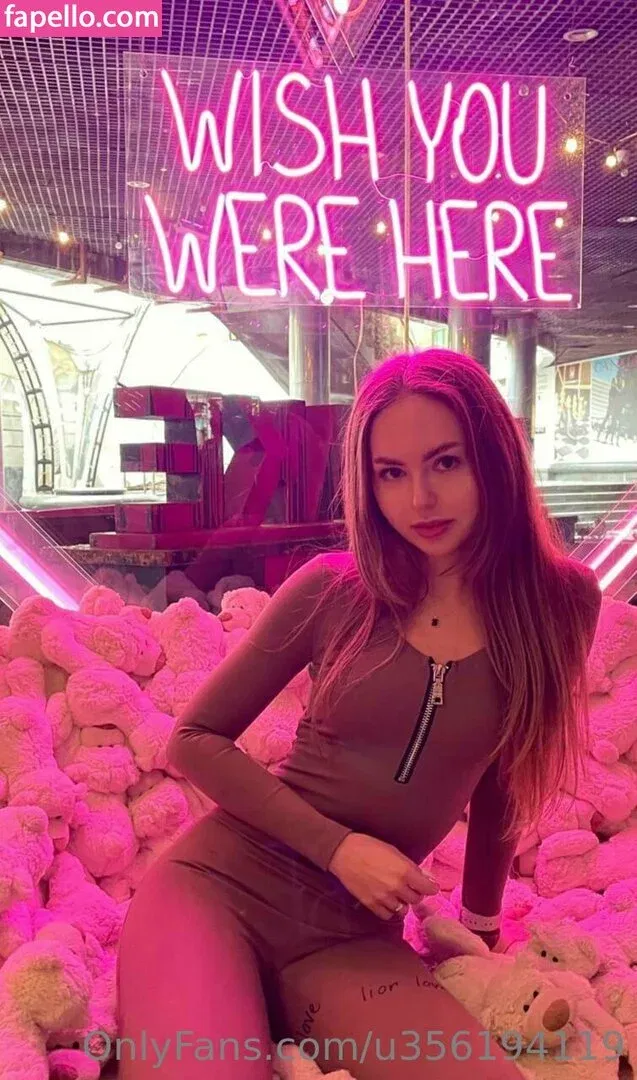 star_roxy Onlyfans Photo Gallery 