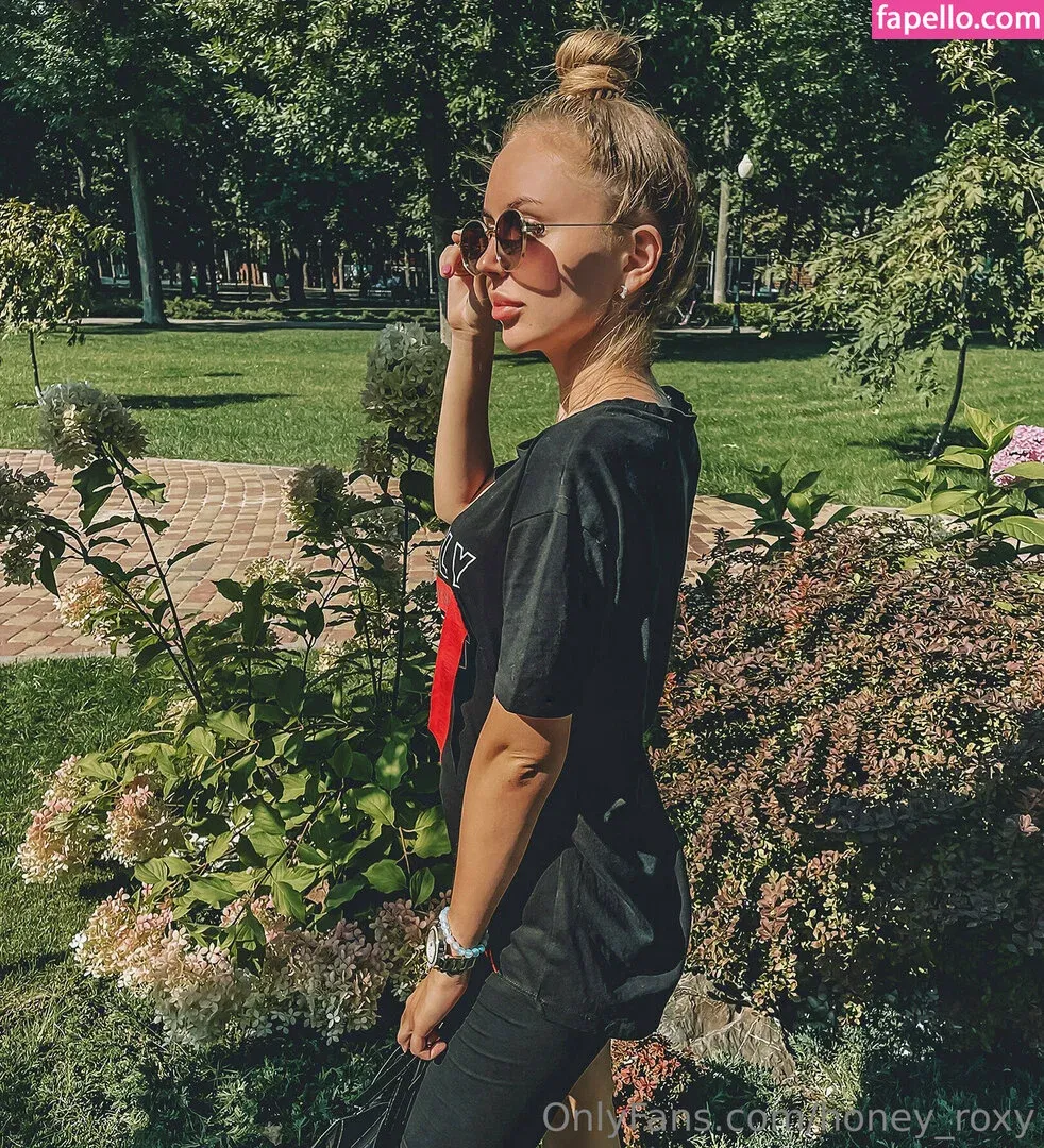 star_roxy Onlyfans Photo Gallery 