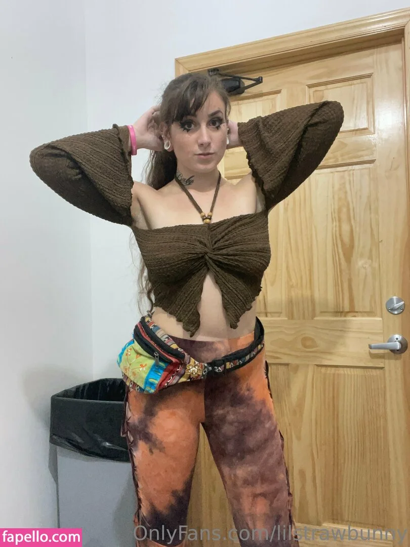 lilstrawbunny Onlyfans Photo Gallery 