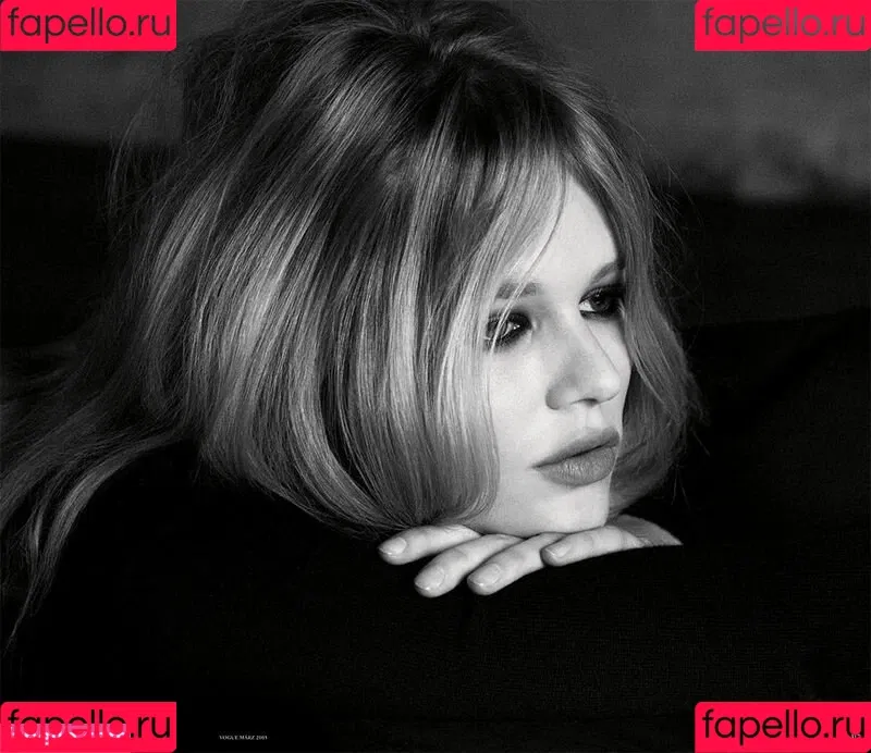 Anna Ewers Onlyfans Photo Gallery 