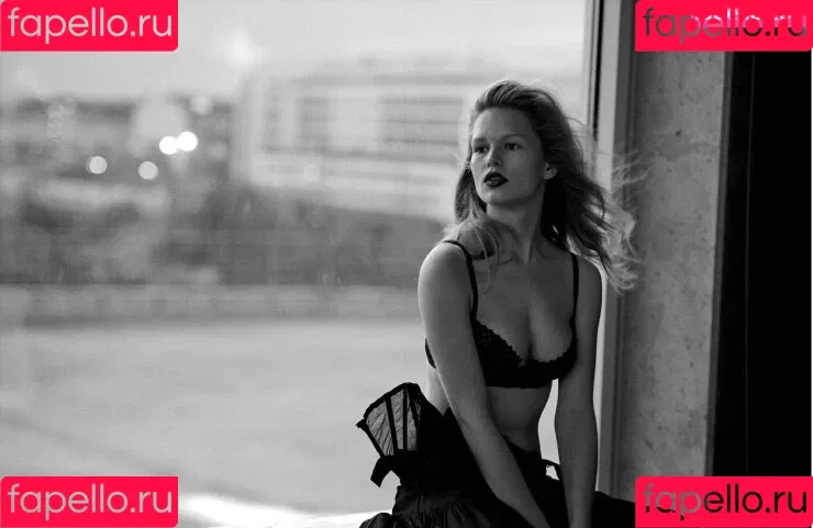 Anna Ewers Onlyfans Photo Gallery 