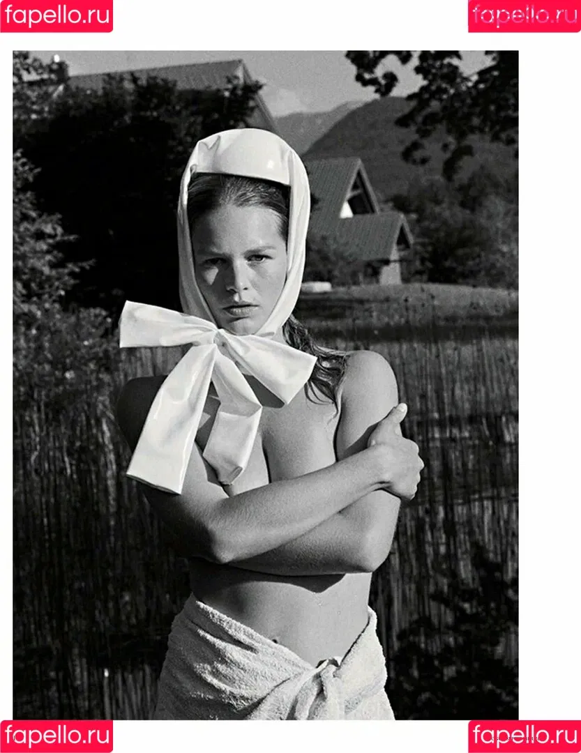 Anna Ewers Onlyfans Photo Gallery 