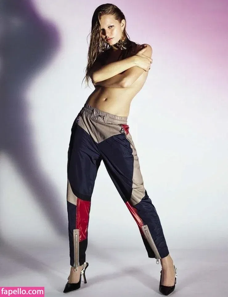 Anna Ewers Onlyfans Photo Gallery 