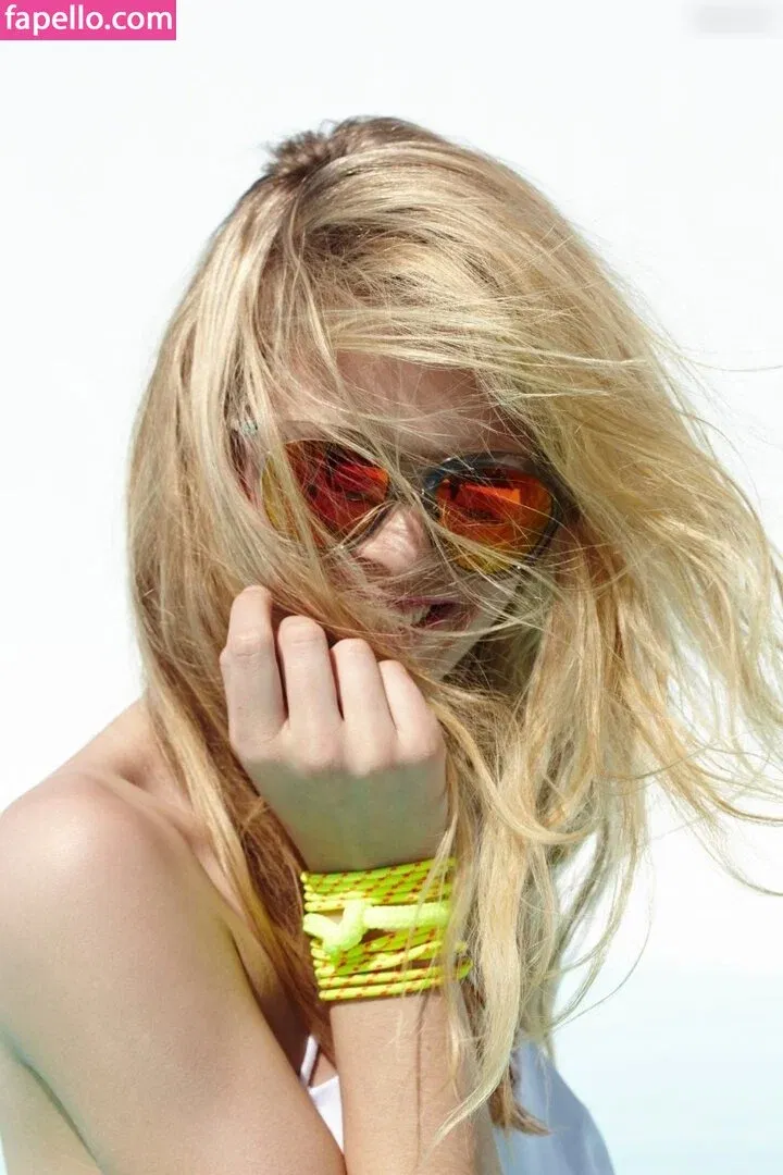 Anna Ewers Onlyfans Photo Gallery 