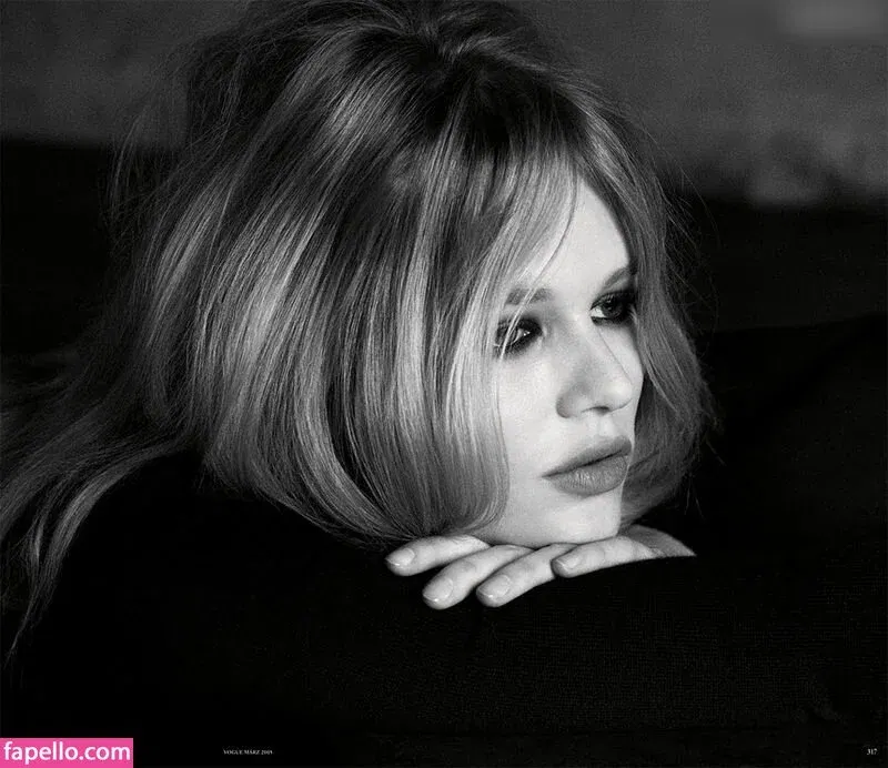 Anna Ewers Onlyfans Photo Gallery 