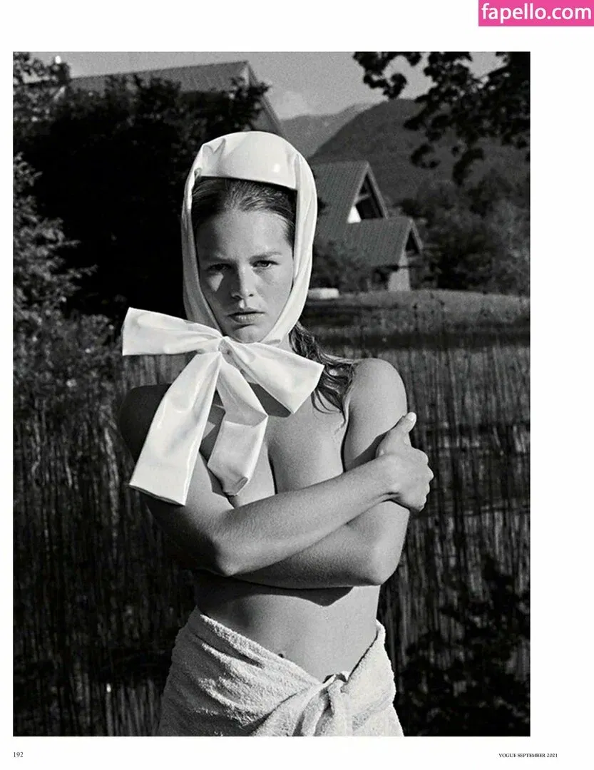 Anna Ewers Onlyfans Photo Gallery 