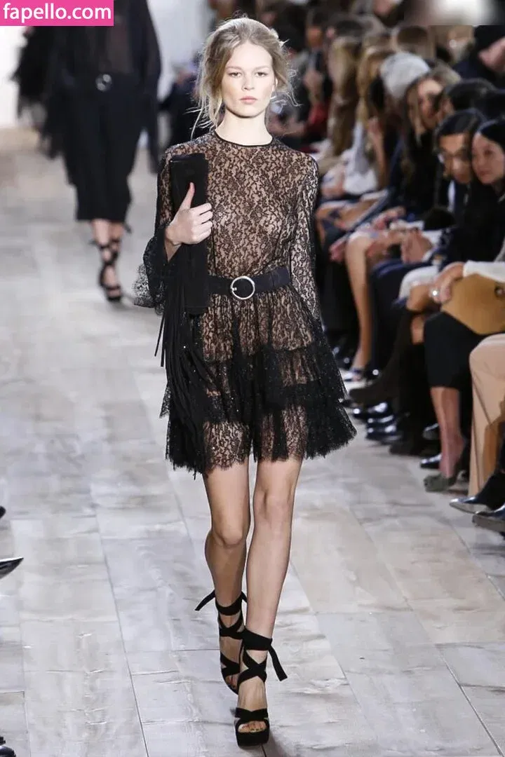 Anna Ewers Onlyfans Photo Gallery 