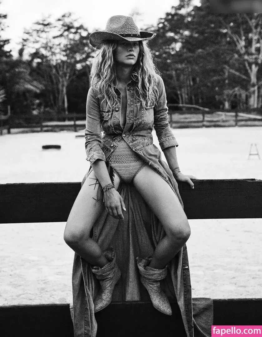 Anna Ewers Onlyfans Photo Gallery 