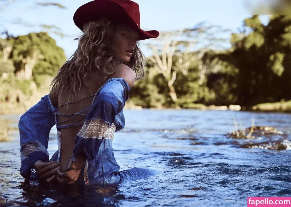 Anna Ewers Onlyfans Photo Gallery 