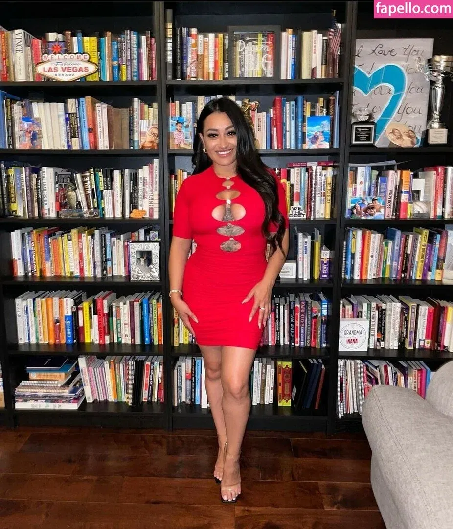 Lulu Reyes Onlyfans Photo Gallery 