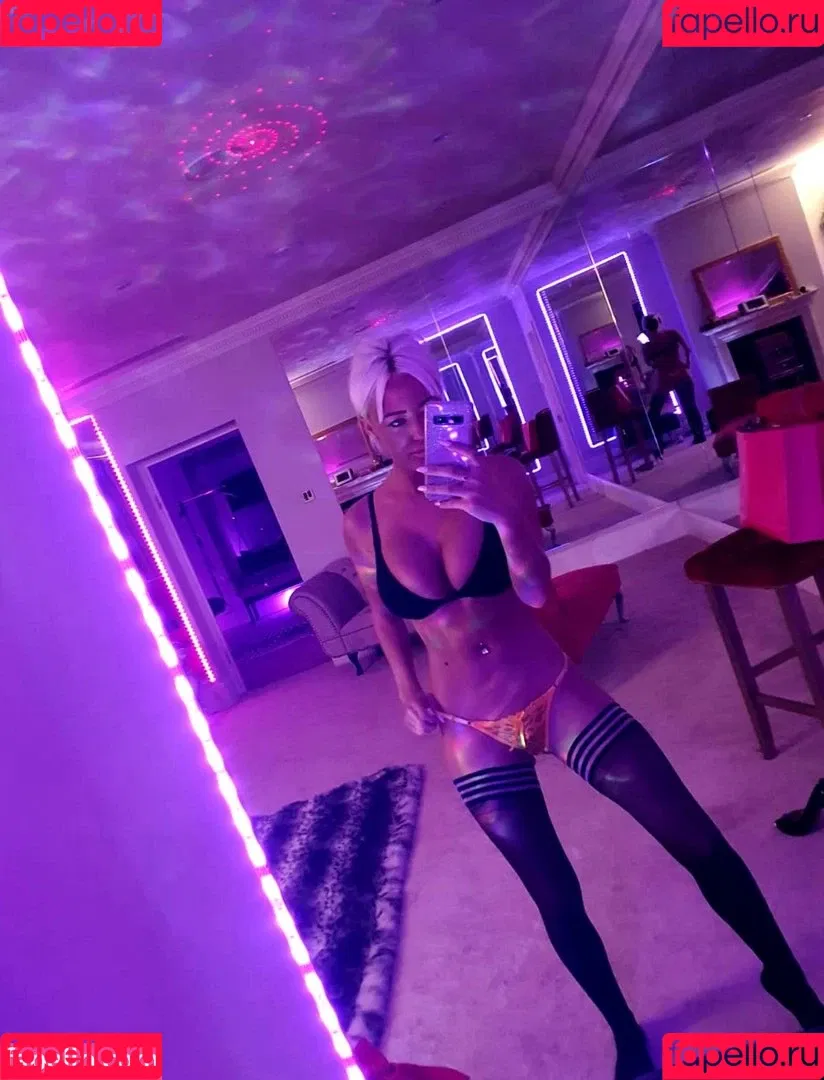 Kerrie Lee Cowan Onlyfans Photo Gallery 