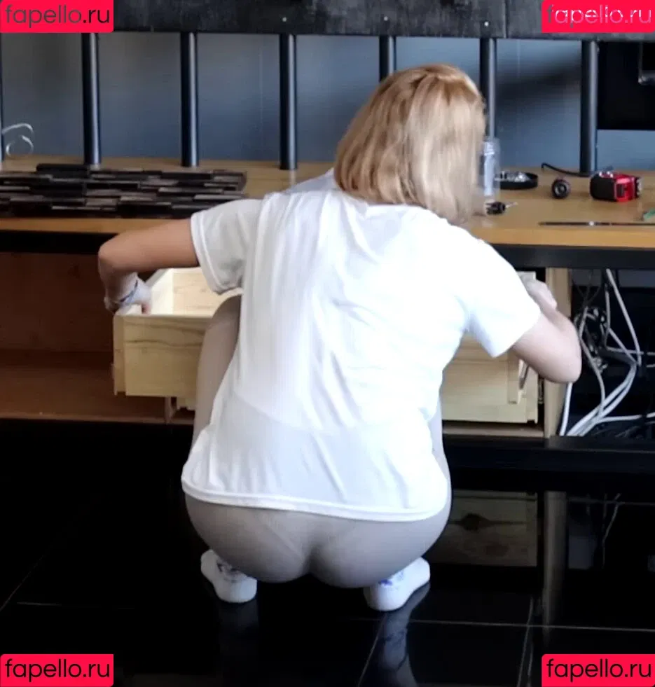 Thong slips and VTL Onlyfans Photo Gallery 