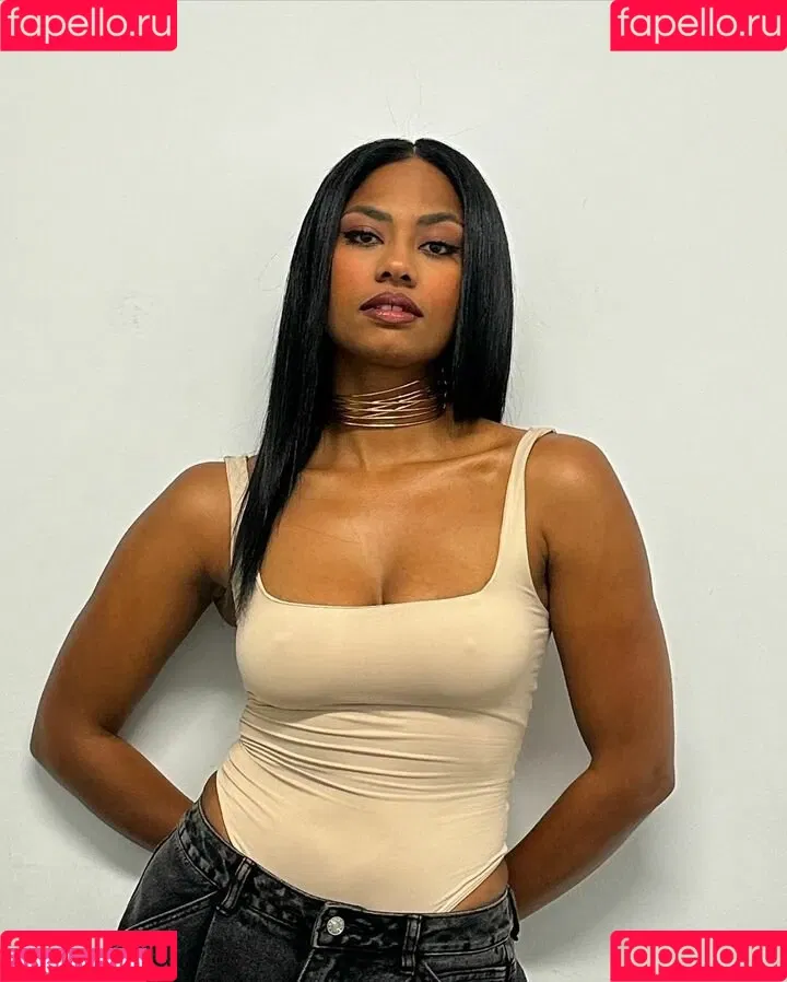 Nia Correia OT Onlyfans Photo Gallery 