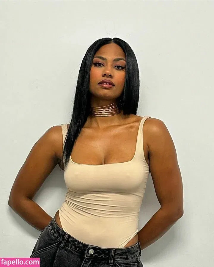 Nia Correia OT Onlyfans Photo Gallery 