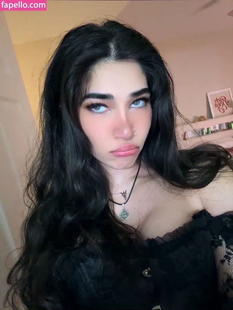 Naila Iqbal Onlyfans Photo Gallery 