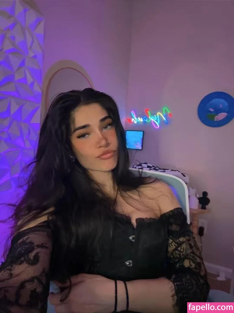 Naila Iqbal Onlyfans Photo Gallery 