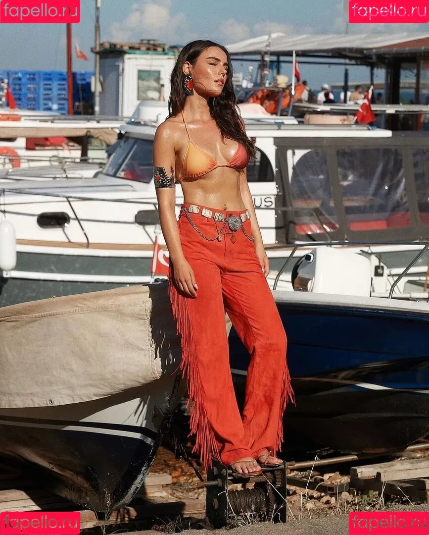 Özgü Kaya Onlyfans Photo Gallery 