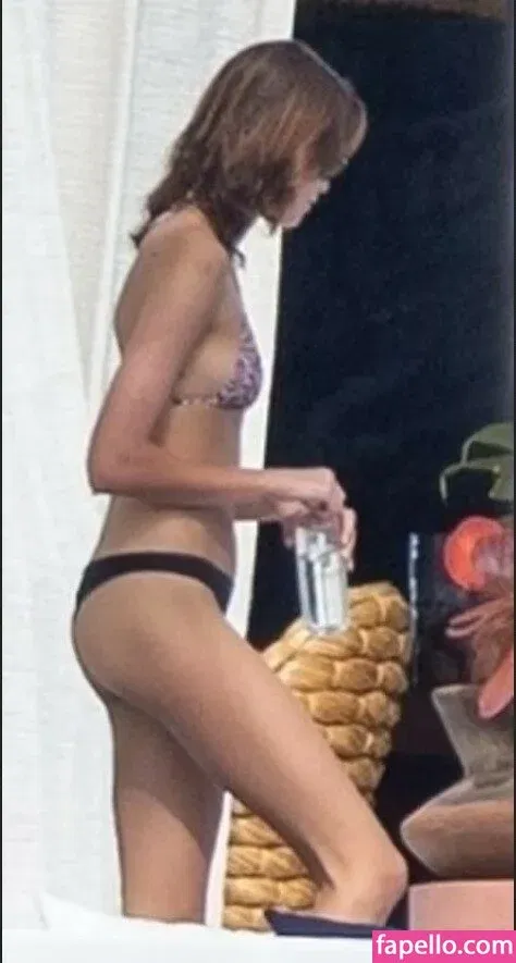 Özgü Kaya Onlyfans Photo Gallery 