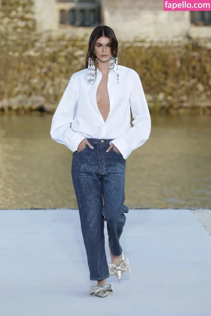 Özgü Kaya Onlyfans Photo Gallery 