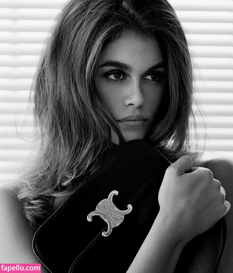 Özgü Kaya Onlyfans Photo Gallery 