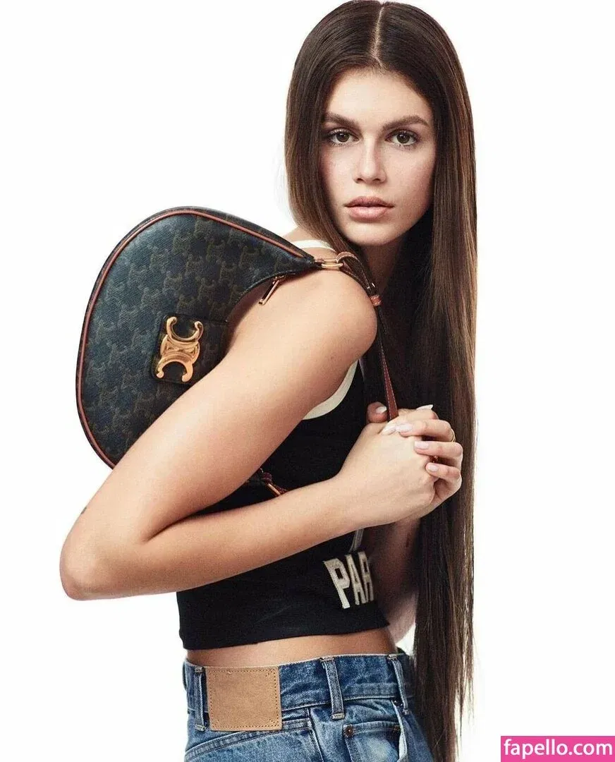 Özgü Kaya Onlyfans Photo Gallery 